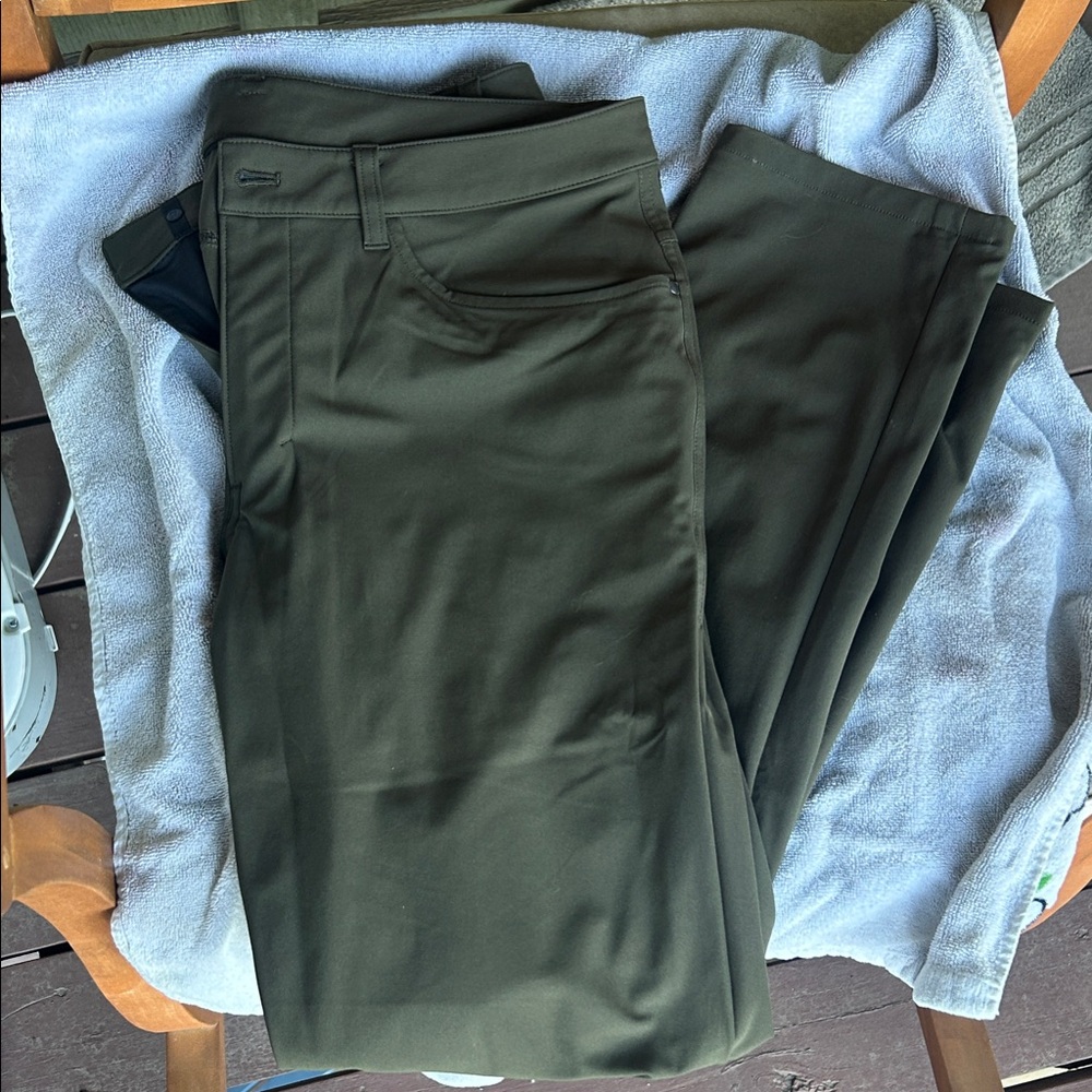 Men’s Lululemon Gator Green 5 Pocket Pants